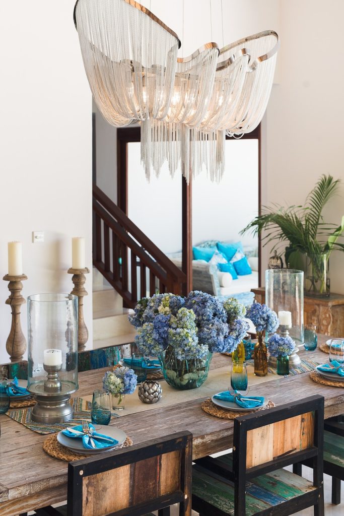 interior-dining table decor